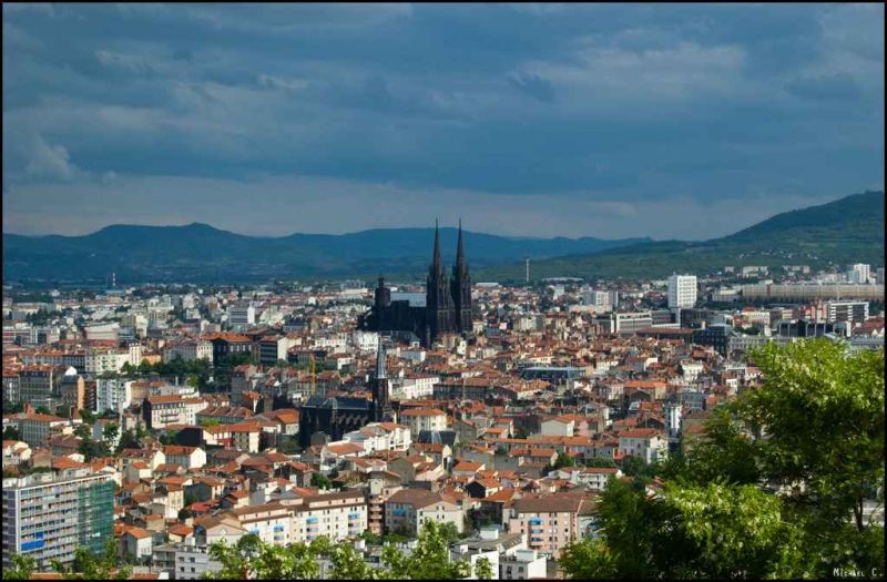 view of clermont-ferrand from the parc de montjuzet4.jpg